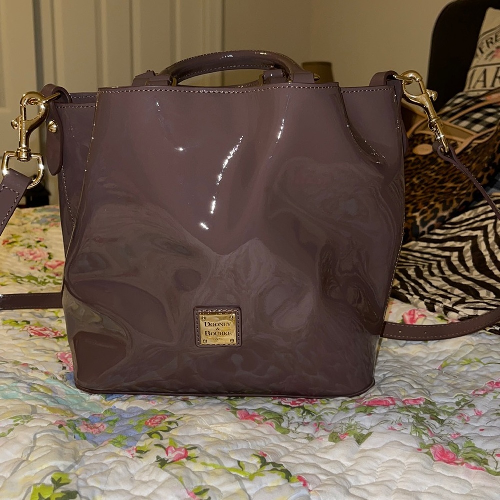 Hardly used Dooney & Bourke purse